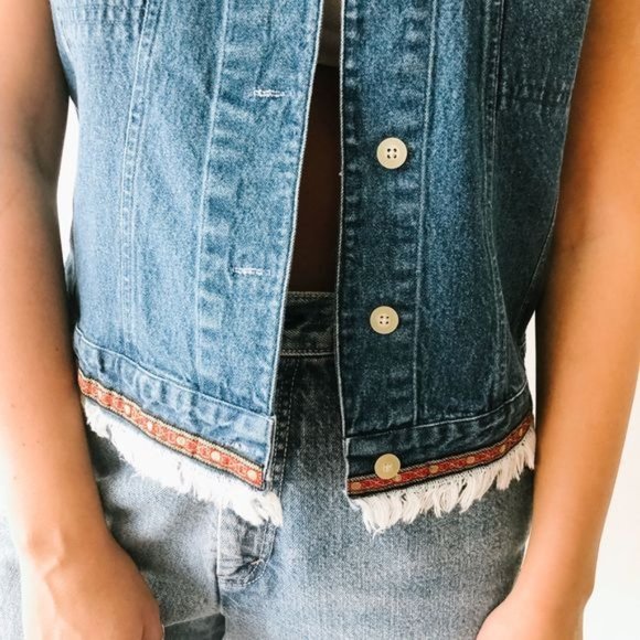 Vintage Boho Denim Vest With Embroidery & Fringe M - Picture 3 of 7